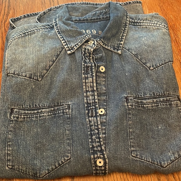 2 Gap denim long sleeve shirts - Picture 2 of 5